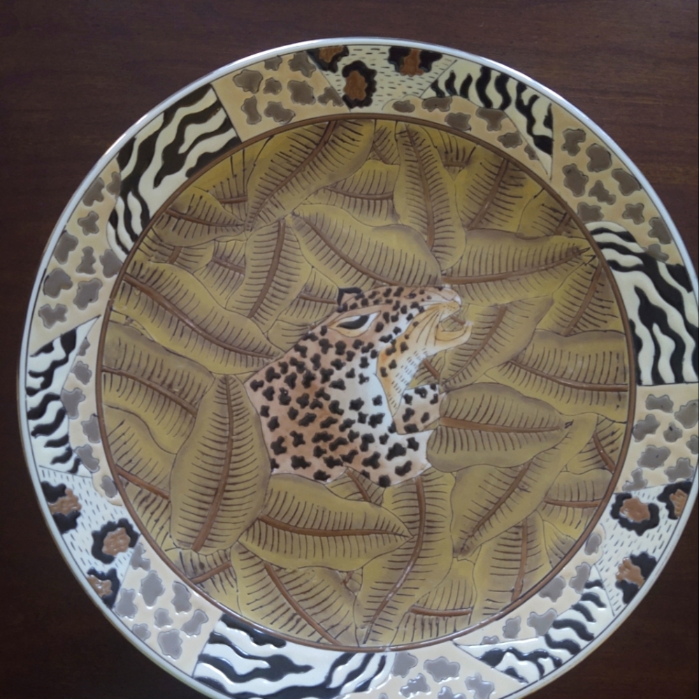 AFRICA LEOPARD AND FOLIAGE EMBOSSED COLLECTORS PLATE 10" BY ACCESSORY ACCENTS